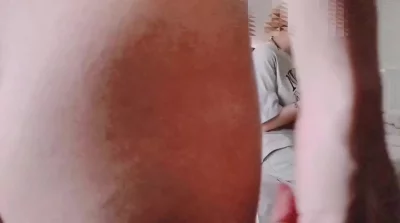 干超害羞的黄毛妹子
