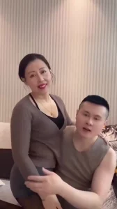 骚熟女操逼合集