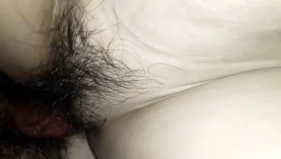 【雨哥91】近距离上帝视角观看草熟女的骚逼，快速抽插灌浆！