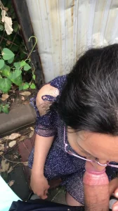 雨天野站，爆操眼镜人妻熟女
