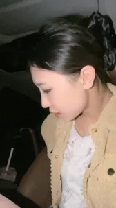 极品嫂子平日看着很清纯，这次终于有机会操到了夜晚驾车路边车震⠀