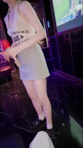 偷偷操了大舅家女孩半年！在KTV激情开操年纪小就是听话叫床也是没谁