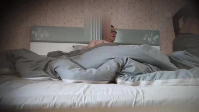 美熟女翘班找我说阿姨在不让艹还是被爆艹！老公中途来电！