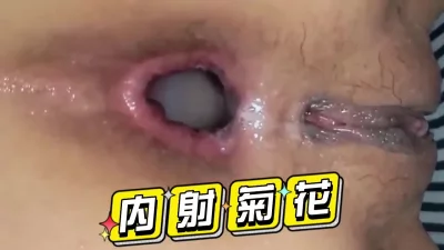 3个洞都操了个遍，最后肛交直接内射爽爆啦！