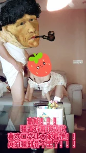 骚逼对着镜头说喜欢口交让大家看她！！真的骚到骨子里了